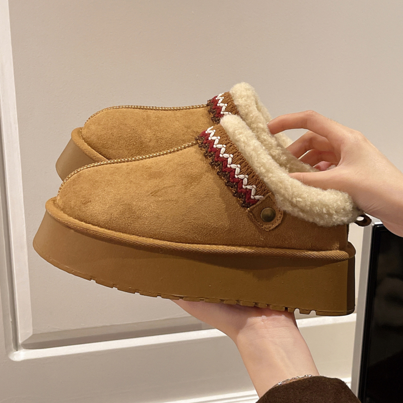 Női plüss papucs vastag talppal, velúr felső, belső bársony bélés, gumi talp, kerek orr, koreai stílus