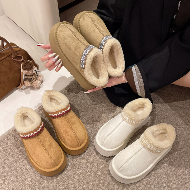 Női plüss papucs vastag talppal, velúr felső, belső bársony bélés, gumi talp, kerek orr, koreai stílus