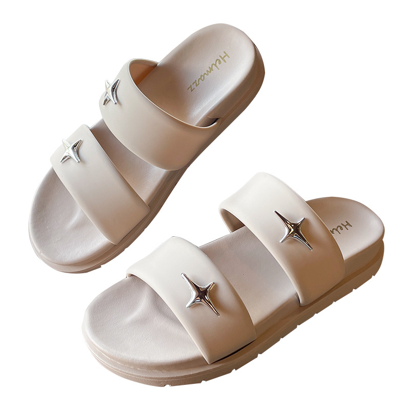 Kétpántos platform szandál felnőtteknek (PVC felsőrész; PVC talp; dőlt sarok; talp vastagsága 3–5 cm; vízálló)