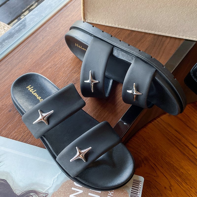 Kétpántos platform szandál felnőtteknek (PVC felsőrész; PVC talp; dőlt sarok; talp vastagsága 3–5 cm; vízálló)