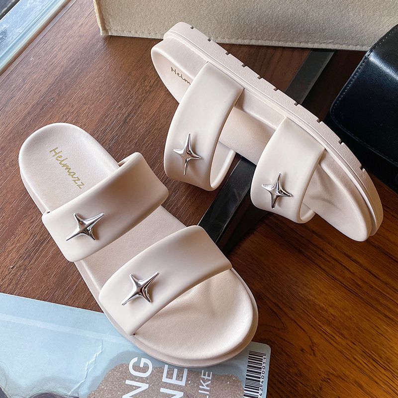 Kétpántos platform szandál felnőtteknek (PVC felsőrész; PVC talp; dőlt sarok; talp vastagsága 3–5 cm; vízálló)