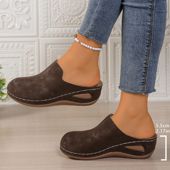 Női slip-on papucs, kerek orrú, PU felsőrész, PU belső, gumi talp