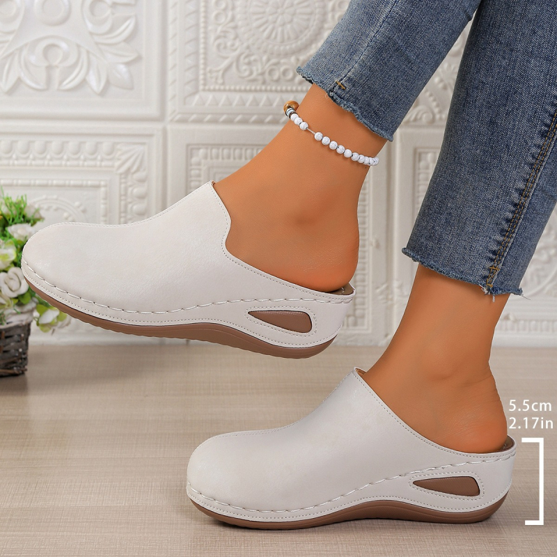 Női slip-on papucs, kerek orrú, PU felsőrész, PU belső, gumi talp
