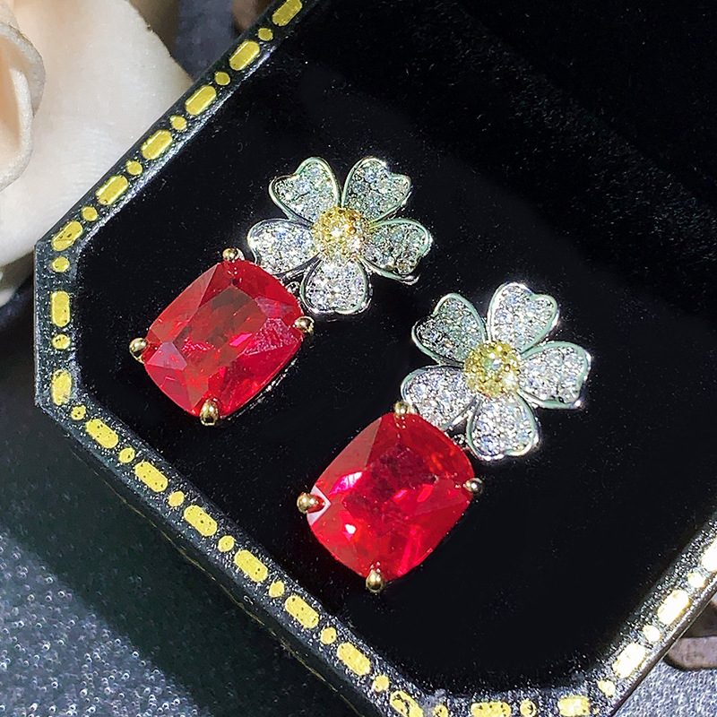 Σκουλαρίκια με σχέδιο λουλουδιού, βάση από χαλκό και καρφί S925 ασήμι, επεξεργασία με διαμάντια