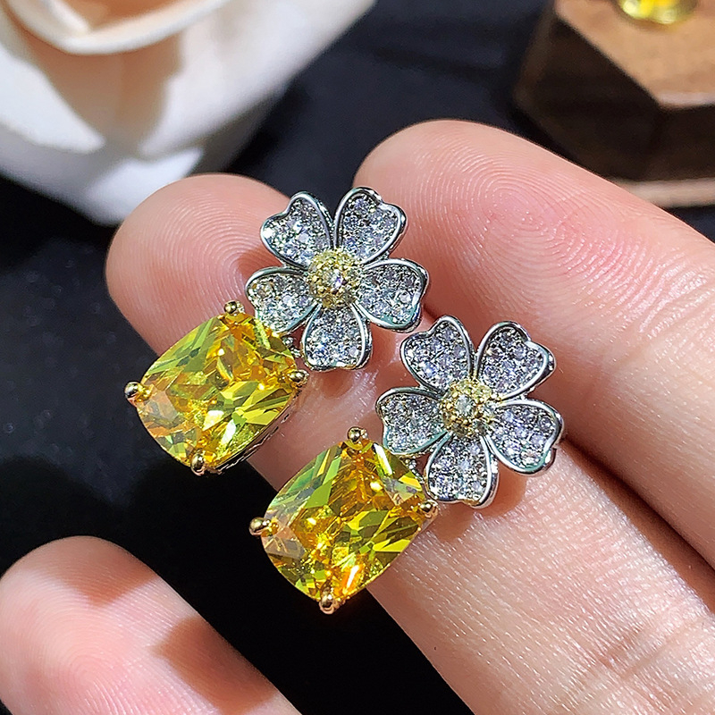 Σκουλαρίκια με σχέδιο λουλουδιού, βάση από χαλκό και καρφί S925 ασήμι, επεξεργασία με διαμάντια