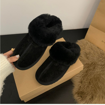 Női vastag talpú papucs, műbőr felsőrész, kerek orr, belső rövid plüss bélés, gumírozott talp