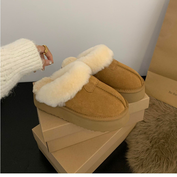 Női vastag talpú papucs, műbőr felsőrész, kerek orr, belső rövid plüss bélés, gumírozott talp