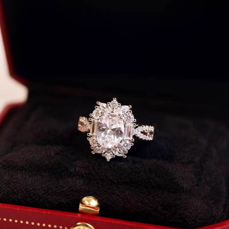 Pár esküvői gyűrűkészlet ovális Moissanite imitációs gyűrűkkel, klaszter gyűrűk. Anyag: réz; Bevonat: elektroplakolás; Stílus: egyszerű; Pár számára