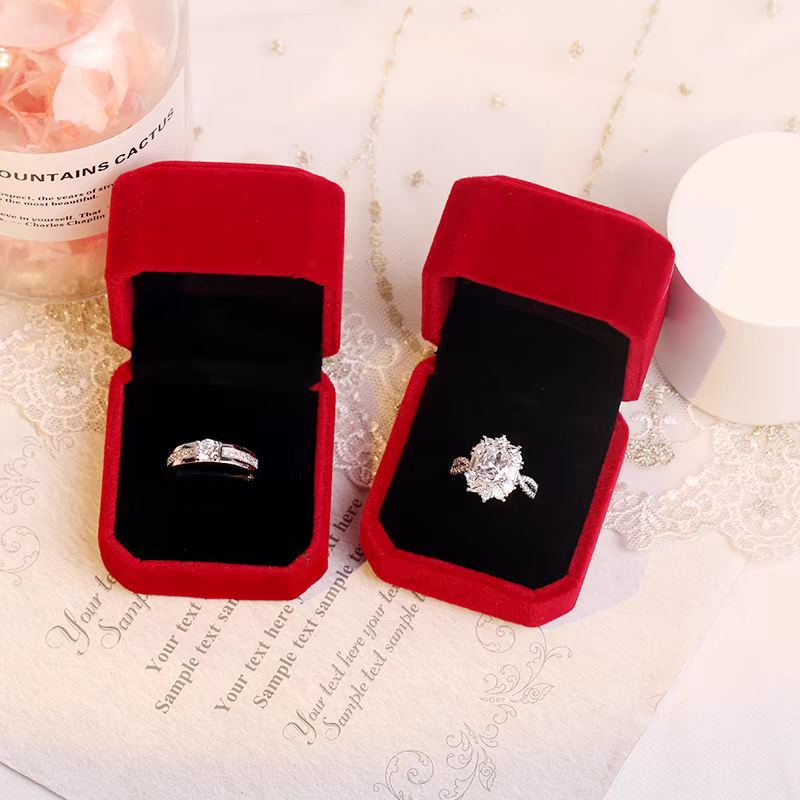 Pár esküvői gyűrűkészlet ovális Moissanite imitációs gyűrűkkel, klaszter gyűrűk. Anyag: réz; Bevonat: elektroplakolás; Stílus: egyszerű; Pár számára