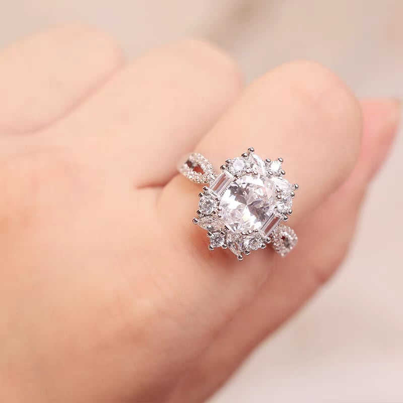 Pár esküvői gyűrűkészlet ovális Moissanite imitációs gyűrűkkel, klaszter gyűrűk. Anyag: réz; Bevonat: elektroplakolás; Stílus: egyszerű; Pár számára