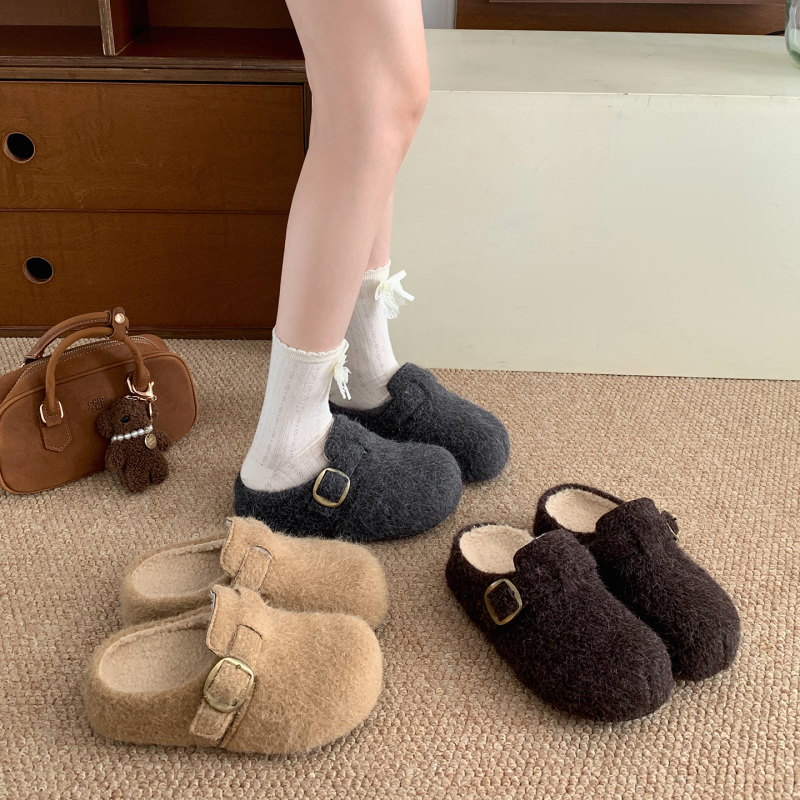 Női papucs suede felsőrésszel, kerek orr, kompozit talp, belső rövid plüss, 2025 őszén debütál