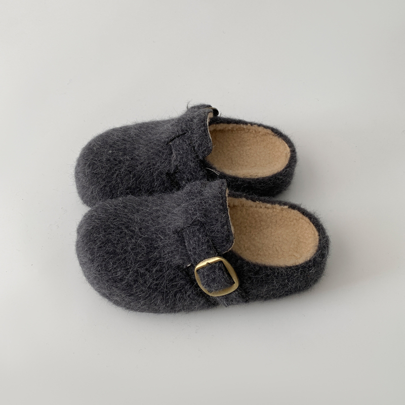 Női papucs suede felsőrésszel, kerek orr, kompozit talp, belső rövid plüss, 2025 őszén debütál