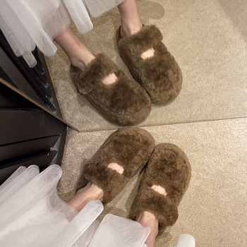 Női suede papucs plüss belsővel, kerek orr, slip-on, 7 cm magasságot növelő gumitalp