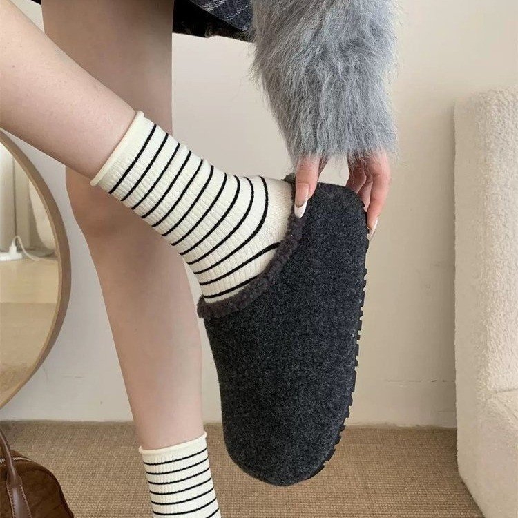 Női velúr vastag talpú slip‑on cipő gumitalppal, belső mű rövid plüss, kerek orr, mindennapi stílus