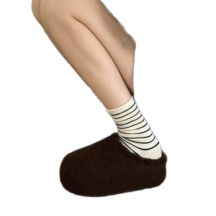 Női velúr vastag talpú slip‑on cipő gumitalppal, belső mű rövid plüss, kerek orr, mindennapi stílus