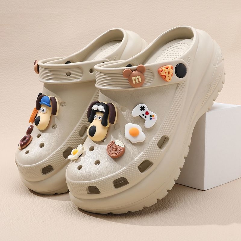 Perforált szandálok (uniszex) – EVA felsőrész és EVA talp, könnyű, lélegző, csúszásmentes, vastag talp >3 cm, sarkak 3 cm