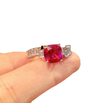 Bakreni prsten s geometrijskim dizajnom i postavljanjem dijamanata za žene — ljeto 2024 izdanje