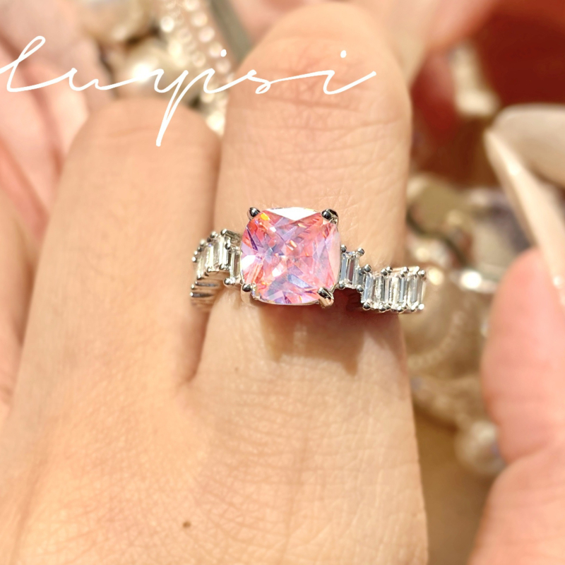 Bakreni prsten s geometrijskim dizajnom i postavljanjem dijamanata za žene — ljeto 2024 izdanje