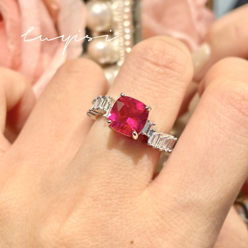 Bakreni prsten s geometrijskim dizajnom i postavljanjem dijamanata za žene — ljeto 2024 izdanje