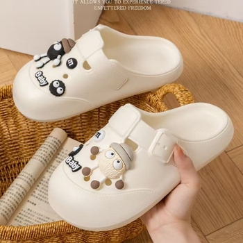 Ženske Crocs‑stil sandale s debelim potplatom, zatvorenim prstom, cartoon dizajn, plažne papuče; PVC gornji dio i potplat, protuklizne, apsorpcija udara, debljina potplata 1,5–3,5 cm, injekcijsko oblikovanje