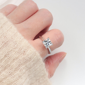 Női S925 ezüst gyűrű, négyfoglalatú beállítás, princess-cut moissanit, 1–2 karát, sima szalag
