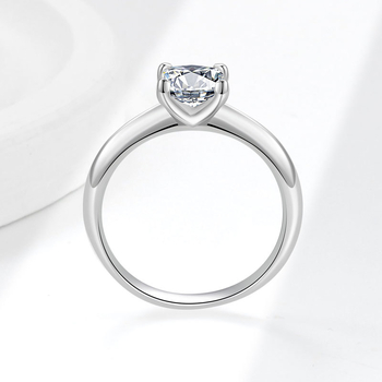 Női S925 ezüst gyűrű, négyfoglalatú beállítás, princess-cut moissanit, 1–2 karát, sima szalag