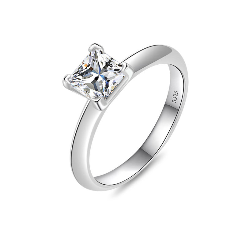 Női S925 ezüst gyűrű, négyfoglalatú beállítás, princess-cut moissanit, 1–2 karát, sima szalag