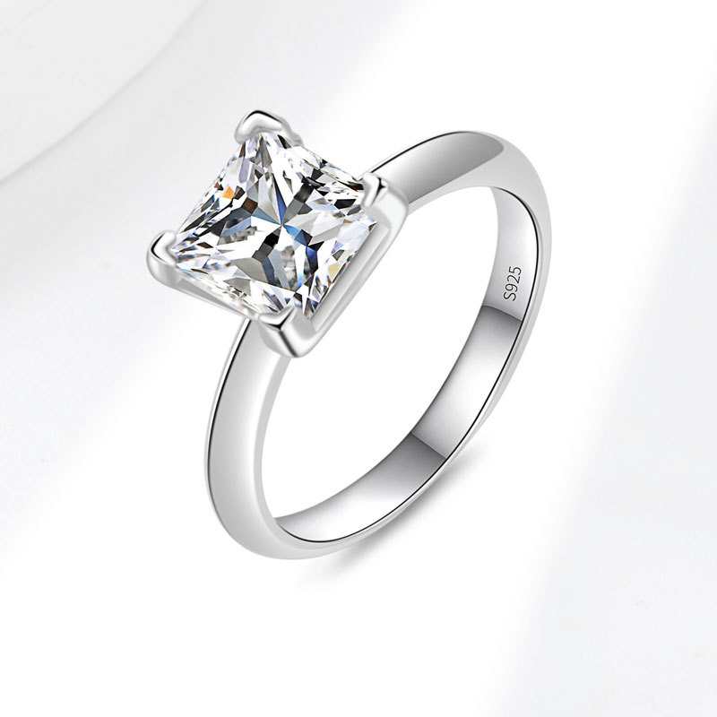 Női S925 ezüst gyűrű, négyfoglalatú beállítás, princess-cut moissanit, 1–2 karát, sima szalag