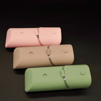 Kozmetikai táska – hengeres szilikon tároló, Modell 001, hordozható smink- és rúzsorganizer utazásokhoz