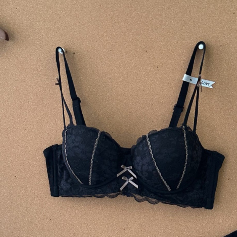 Najlon grudnjak set s košaricama 1/2 (tanki gornji dio, debeli donji dio); klasičan-seksi stil, fiksne naramenice, stražnje kopčanje s tri reda kopči, prozračan, skupljanje i potpora