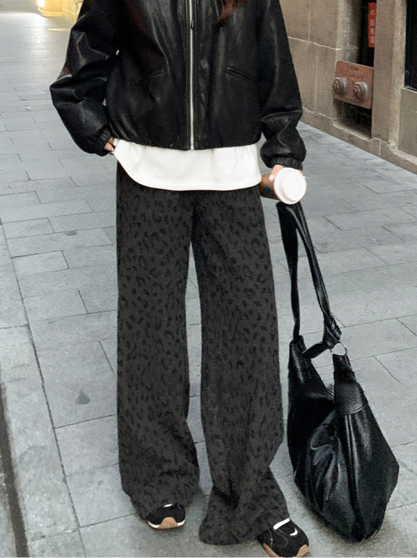 Terhességi nadrág leopard mintával, fleece-béléssel, derekán kötőszárral, magas derékú, őszi-téli melegen