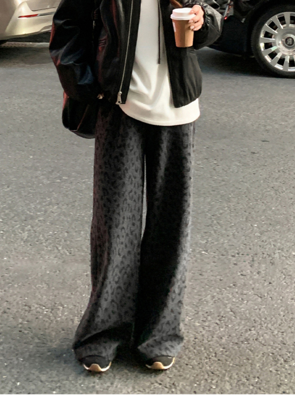 Terhességi nadrág leopard mintával, fleece-béléssel, derekán kötőszárral, magas derékú, őszi-téli melegen