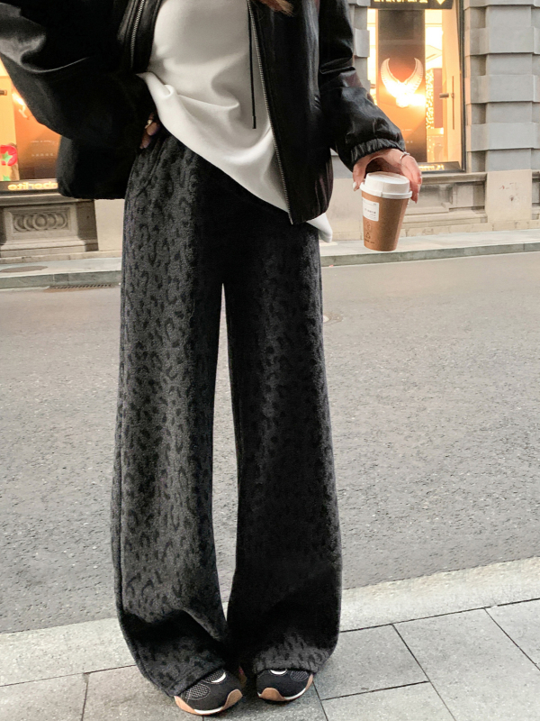 Terhességi nadrág leopard mintával, fleece-béléssel, derekán kötőszárral, magas derékú, őszi-téli melegen