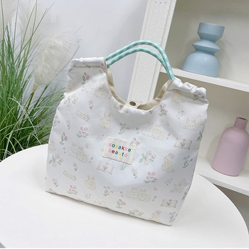 Unisex nylon válltáska virágos mintával, városi minimalist stílus, vízálló és ultra könnyű, mágneszárral záródó, ősz 2025