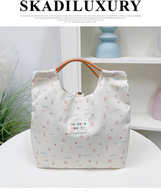 Unisex nylon válltáska virágos mintával, városi minimalist stílus, vízálló és ultra könnyű, mágneszárral záródó, ősz 2025