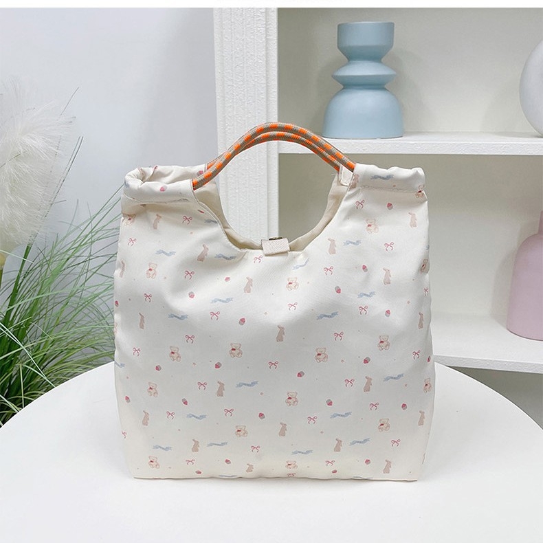 Unisex nylon válltáska virágos mintával, városi minimalist stílus, vízálló és ultra könnyű, mágneszárral záródó, ősz 2025