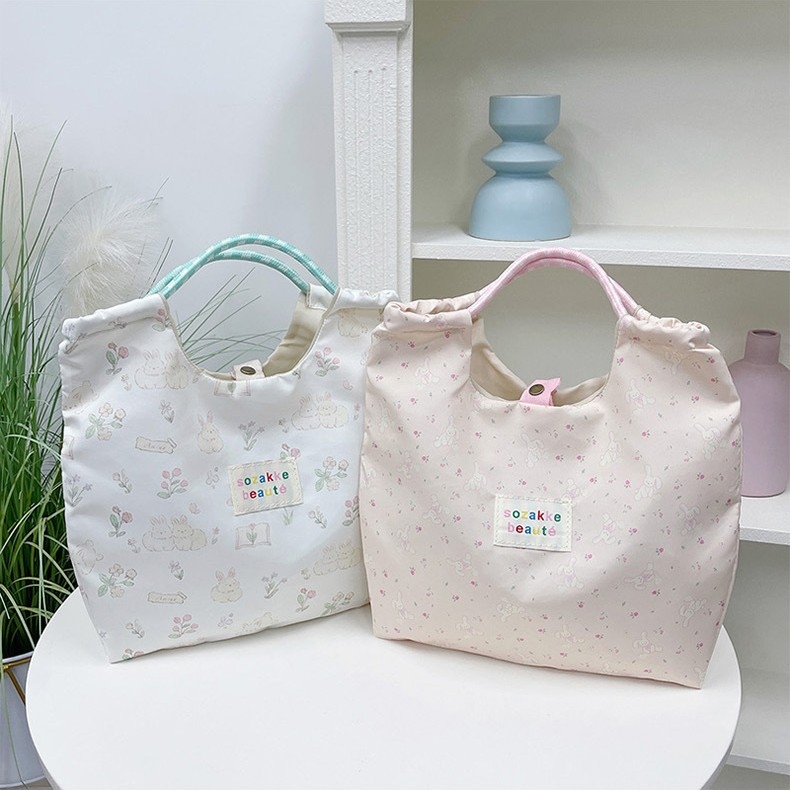 Unisex nylon válltáska virágos mintával, városi minimalist stílus, vízálló és ultra könnyű, mágneszárral záródó, ősz 2025