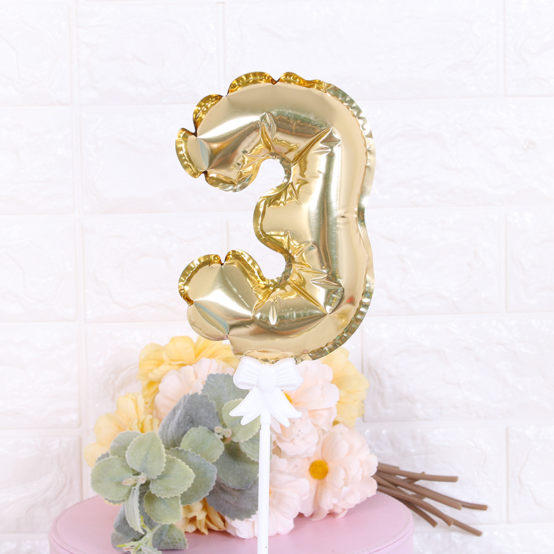 Fóliás számgömbök tortához, automata felfújás és önzáró szeleppel, számjegyek 0–9, tartóval