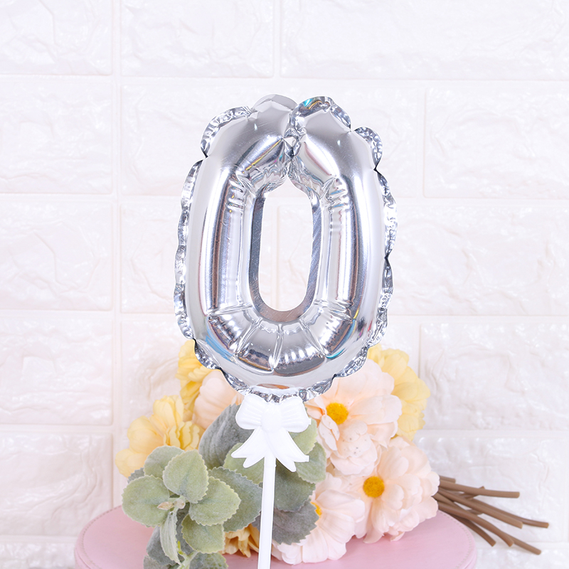 Fóliás számgömbök tortához, automata felfújás és önzáró szeleppel, számjegyek 0–9, tartóval