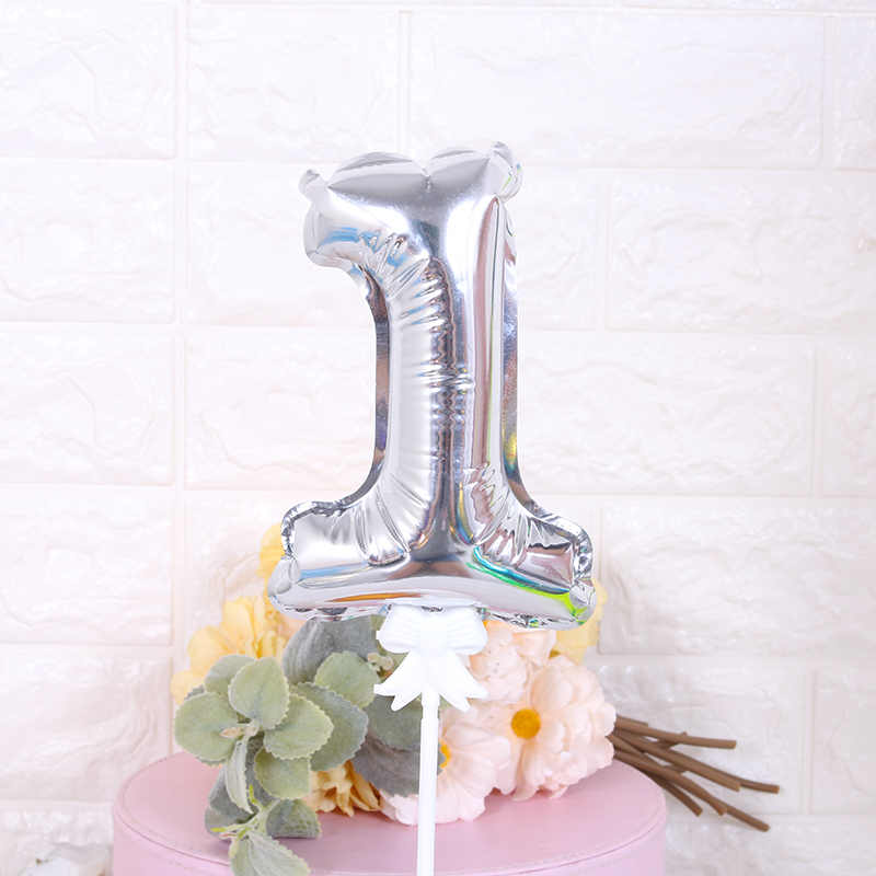 Fóliás számgömbök tortához, automata felfújás és önzáró szeleppel, számjegyek 0–9, tartóval