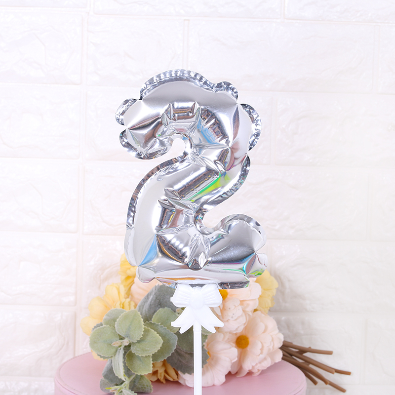 Fóliás számgömbök tortához, automata felfújás és önzáró szeleppel, számjegyek 0–9, tartóval