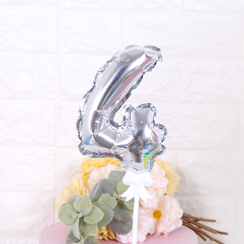 Fóliás számgömbök tortához, automata felfújás és önzáró szeleppel, számjegyek 0–9, tartóval