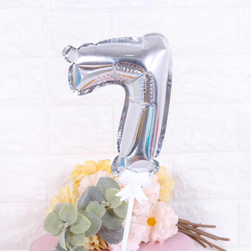 Fóliás számgömbök tortához, automata felfújás és önzáró szeleppel, számjegyek 0–9, tartóval