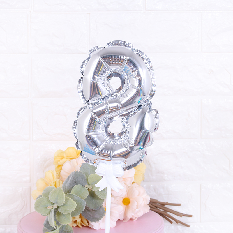 Fóliás számgömbök tortához, automata felfújás és önzáró szeleppel, számjegyek 0–9, tartóval