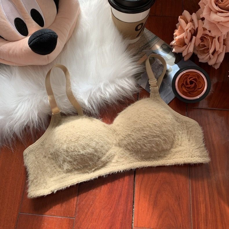 Grudnjak bez žice za male grudi, košarice 3/4, tanke oblikovane košarice, odvojive dvostruke naramenice, stražnje zatvaranje s tri reda kopči, glavni materijal najlon 90–95%