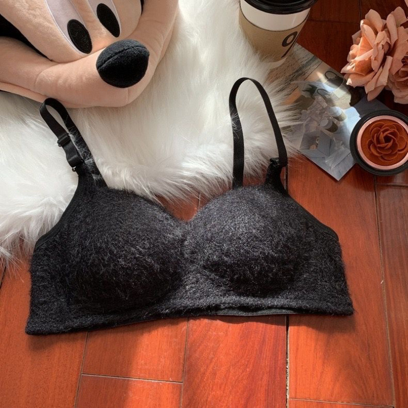 Grudnjak bez žice za male grudi, košarice 3/4, tanke oblikovane košarice, odvojive dvostruke naramenice, stražnje zatvaranje s tri reda kopči, glavni materijal najlon 90–95%