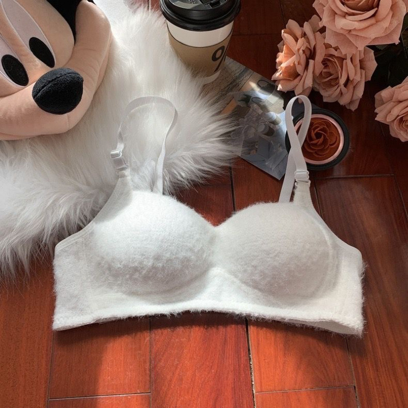 Grudnjak bez žice za male grudi, košarice 3/4, tanke oblikovane košarice, odvojive dvostruke naramenice, stražnje zatvaranje s tri reda kopči, glavni materijal najlon 90–95%