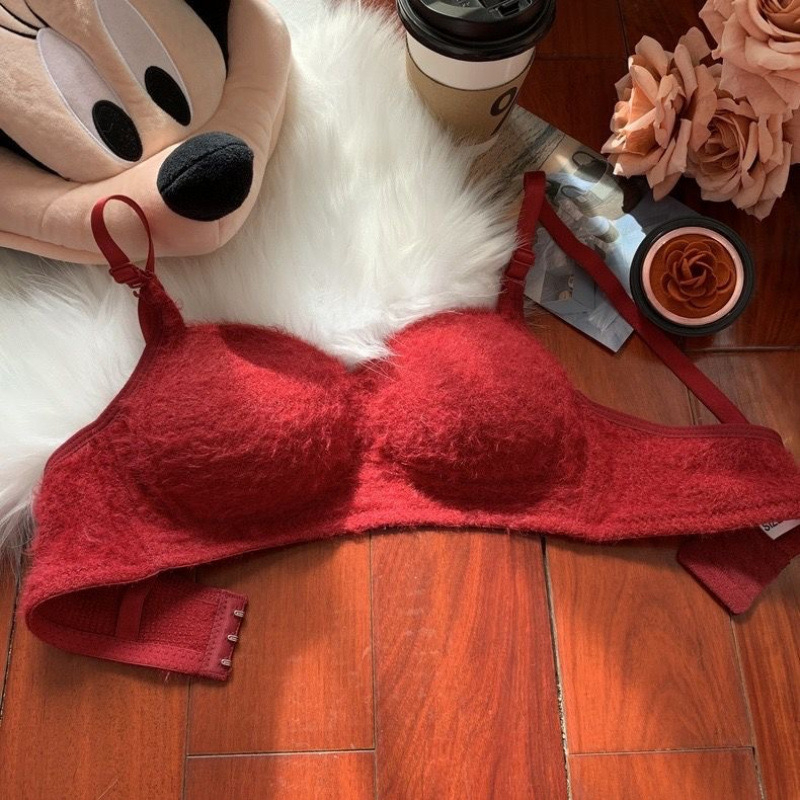 Grudnjak bez žice za male grudi, košarice 3/4, tanke oblikovane košarice, odvojive dvostruke naramenice, stražnje zatvaranje s tri reda kopči, glavni materijal najlon 90–95%