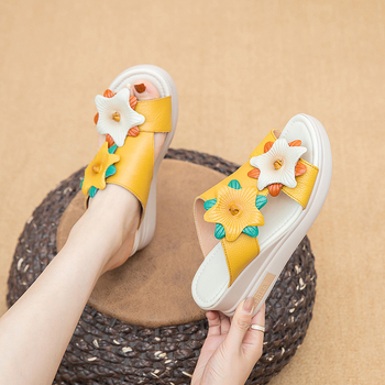 Női platformos szandál virágos díszítéssel, első réteg bőrből, etnikus stílus, csúszásmentes talp