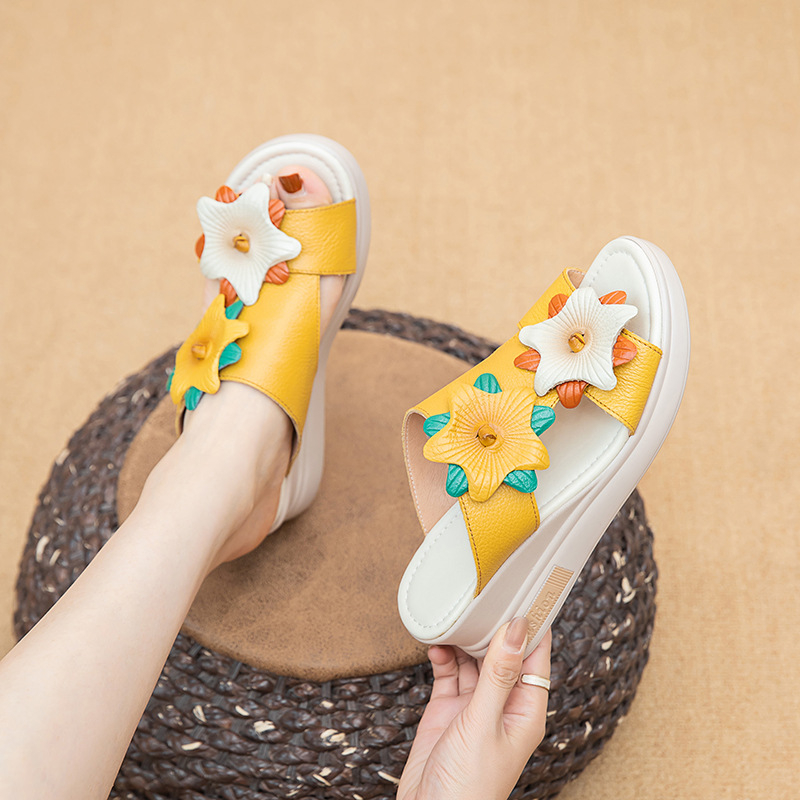 Női platformos szandál virágos díszítéssel, első réteg bőrből, etnikus stílus, csúszásmentes talp